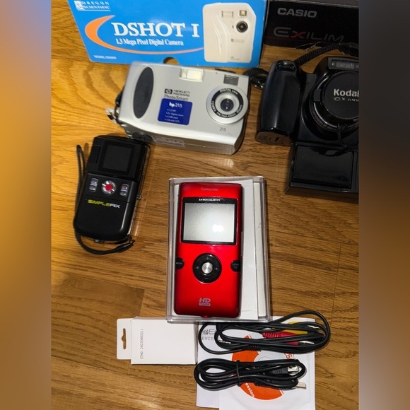 Lot Of 7 Mixed Digital Cameras​​ - Picture 5 of 10